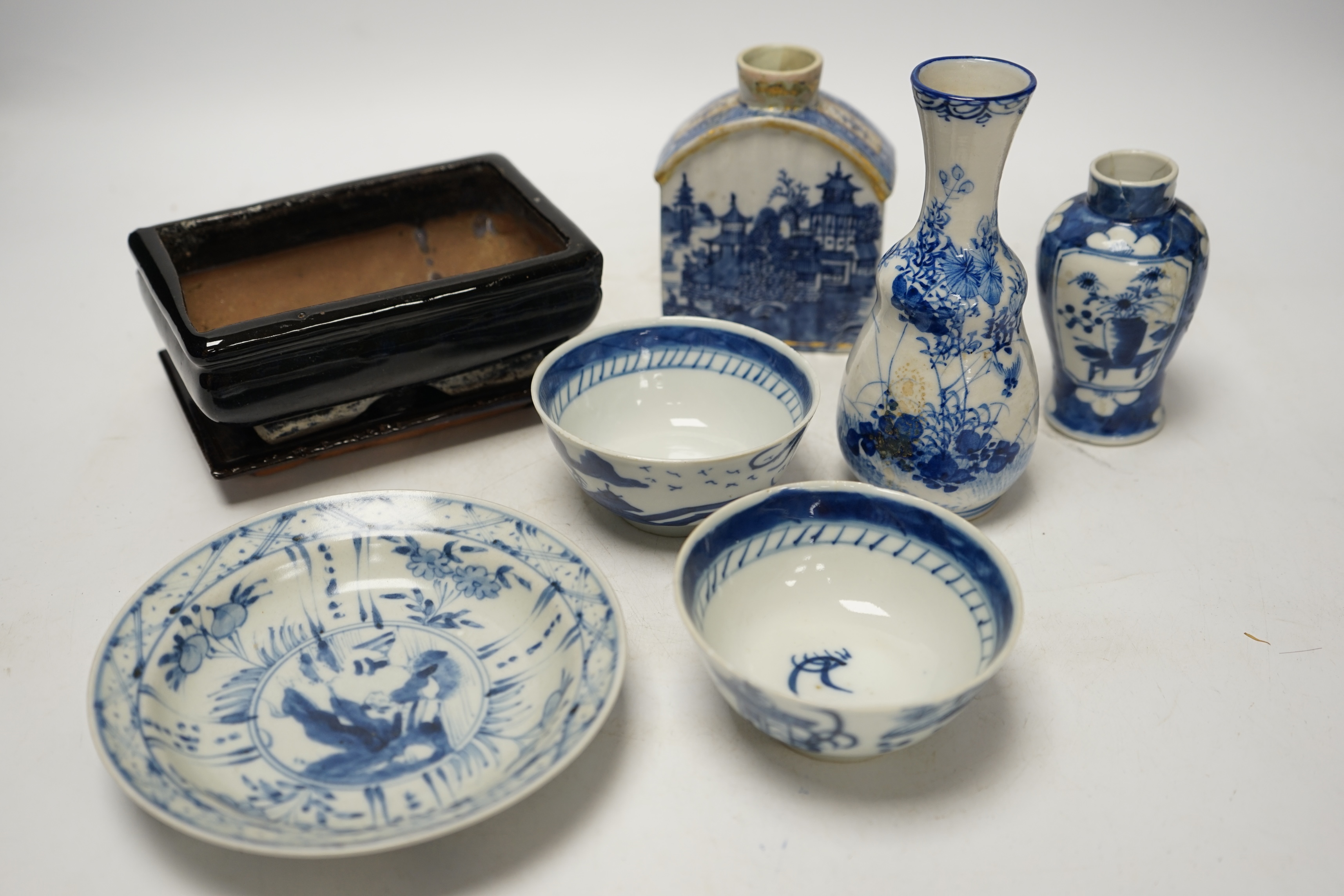 Chinese ceramics to include blue and white bowls and vases, largest 15cm wide. Condition - poor to fair